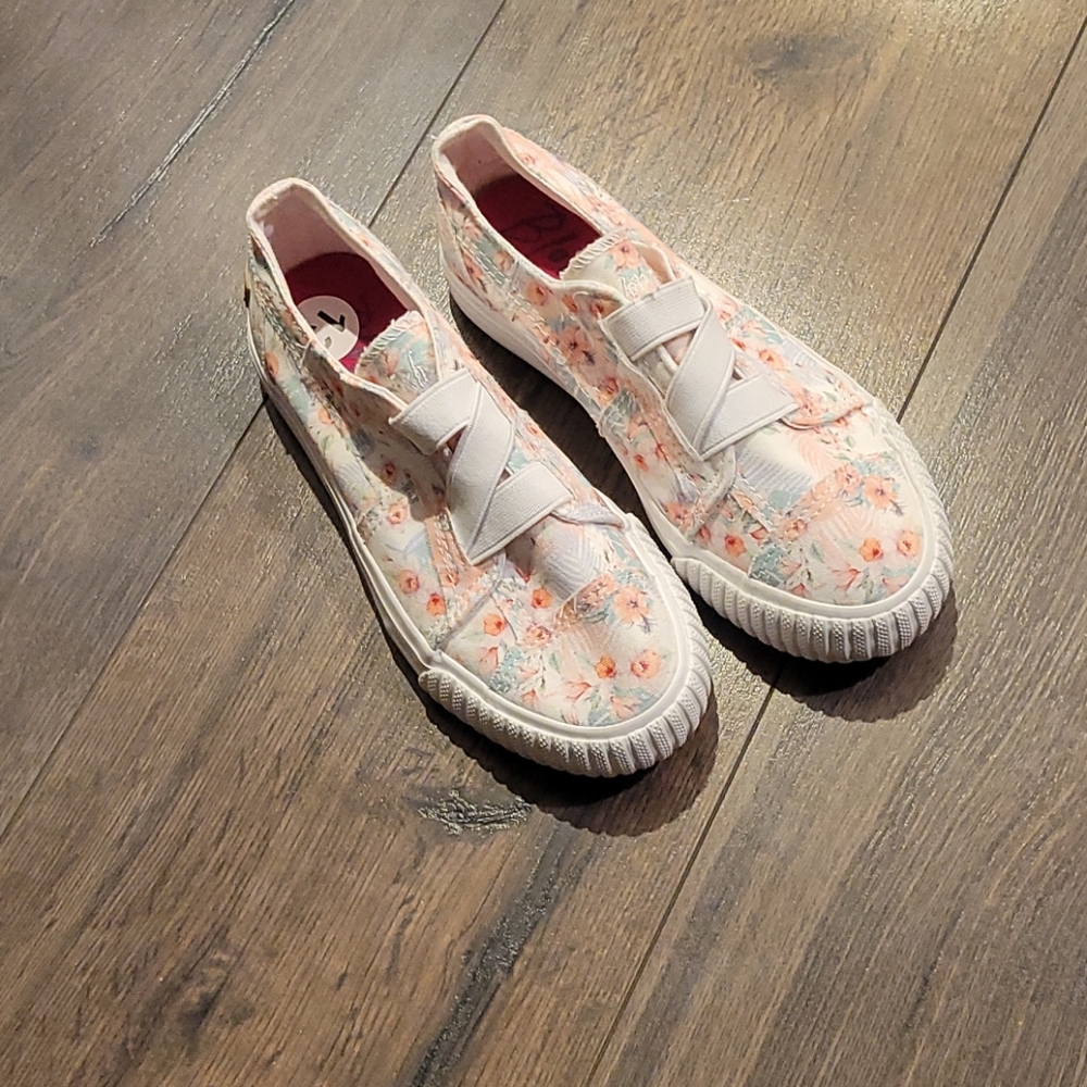 Girls shoes